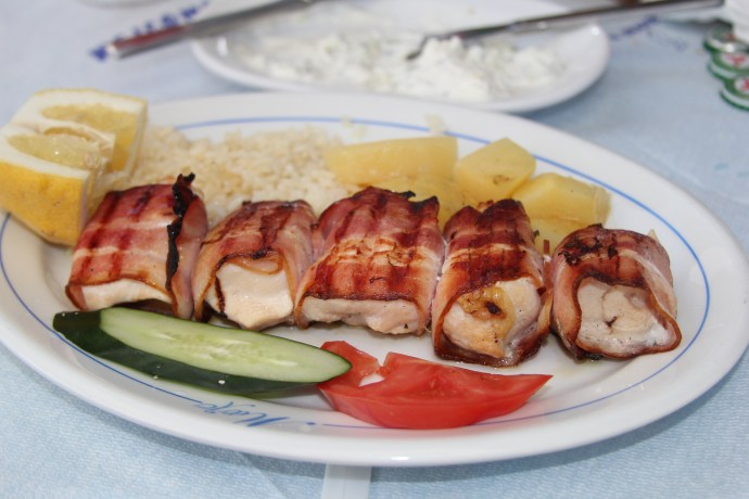 Chicken souvlaki with bacon and lemon