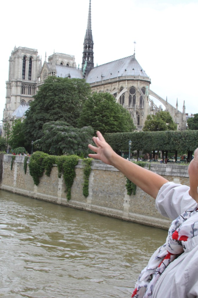 Tossing key into Seine