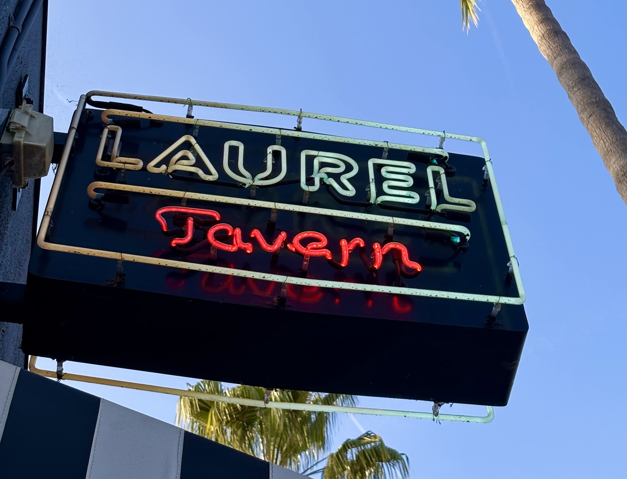 LA: Laurel Tavern (Where to be seen not being seen)